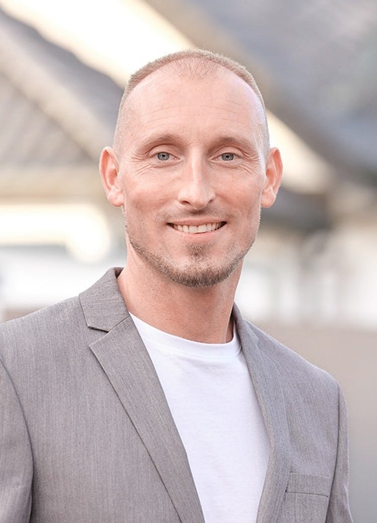 Bastian Terplak Web Portraitfoto von Bastian Terplak, DUMAX Immobilienmakler in Achim