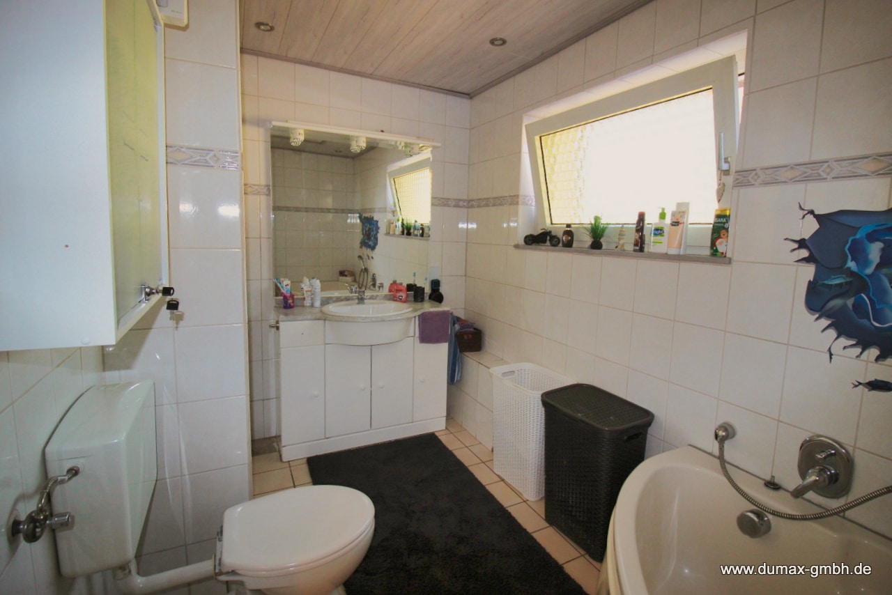 Wohnung 1 - Badezimmer (2)