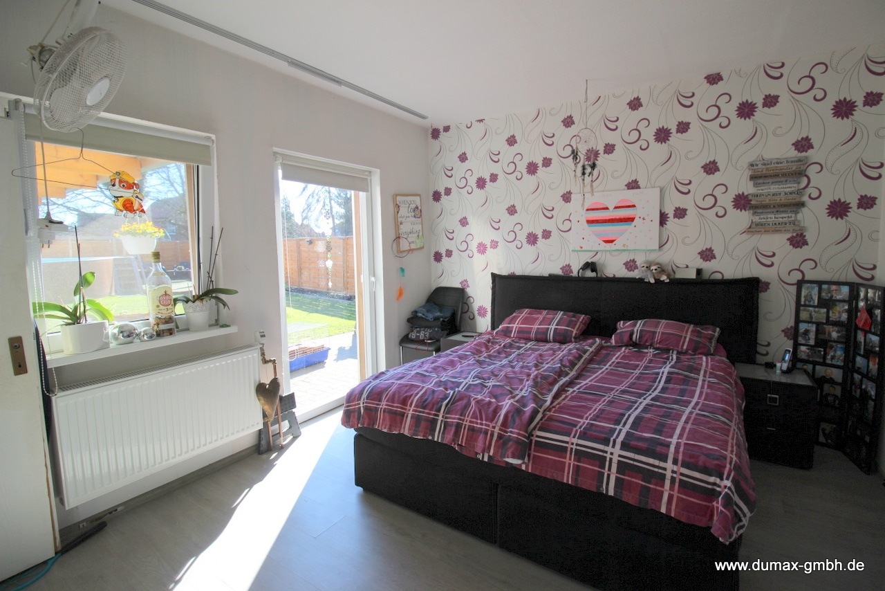 Wohnung 1 - Schlafzimmer mit begehb. Kleiderschrank + Bad en suite (3)