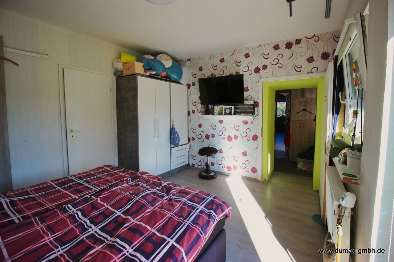 Wohnung 1 - Schlafzimmer mit begehb. Kleiderschrank + Bad en suite (2)