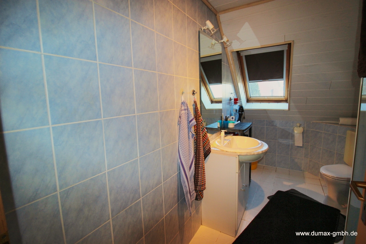 Wohnung 2 - Badezimmer (2)