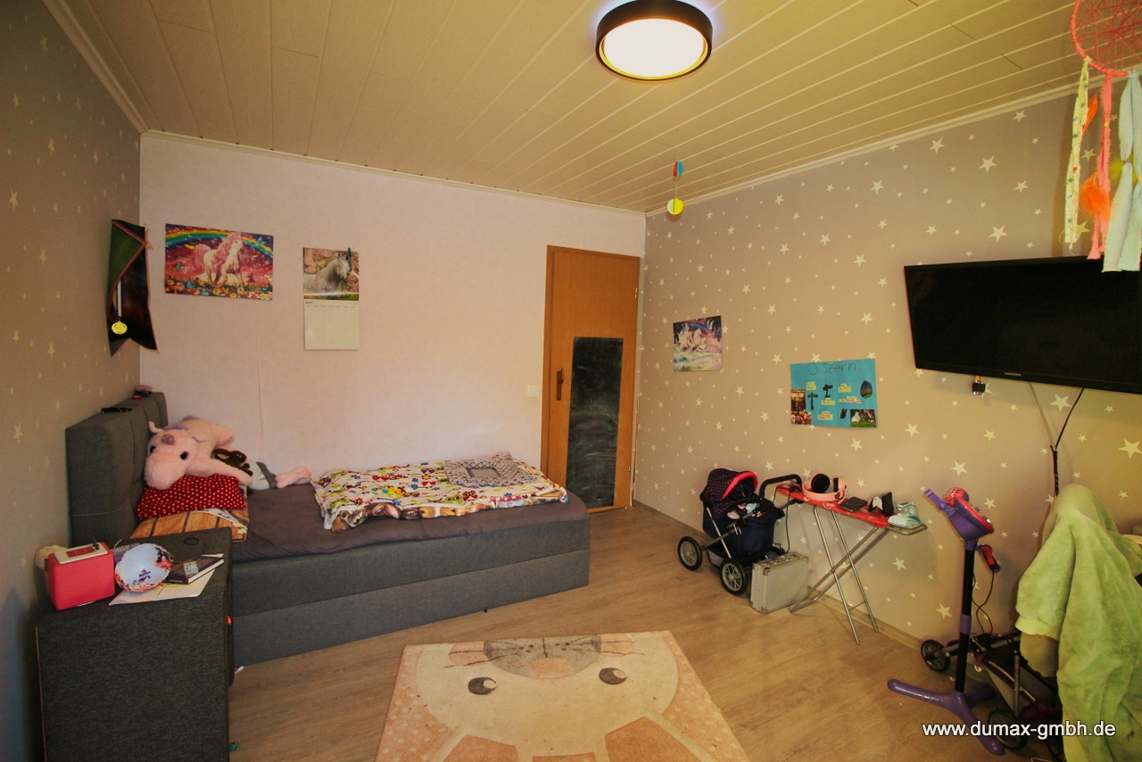 Wohnung 1 - Kinderzimmer mit begehb. Kleiderschrank (1)