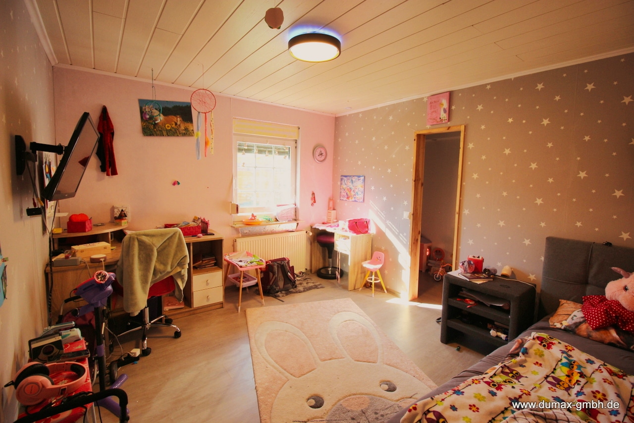 Wohnung 1 - Kinderzimmer mit begehb. Kleiderschrank (2)