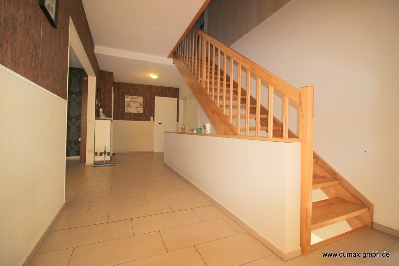 OG Flur mit Treppe in das DG (1)