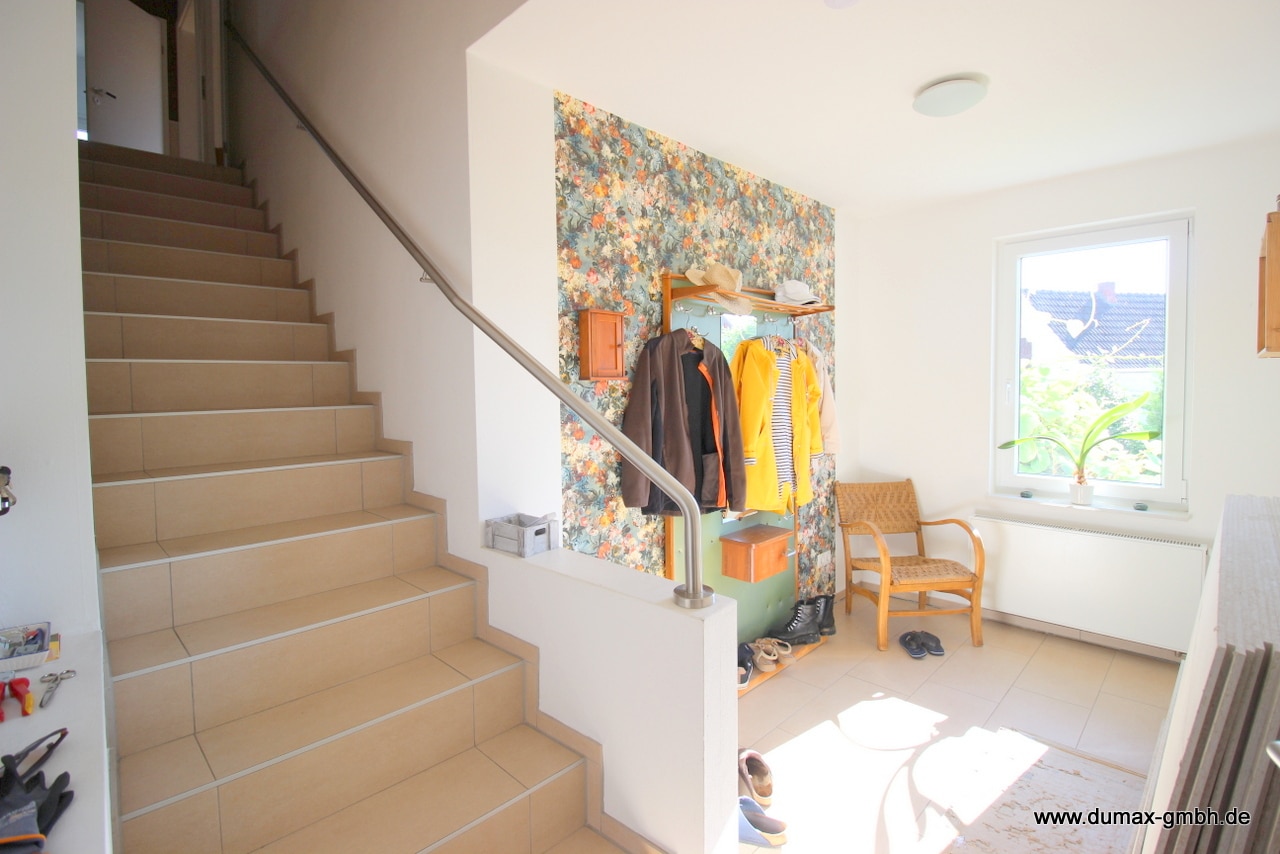 EG Flur mit Treppe in das OG