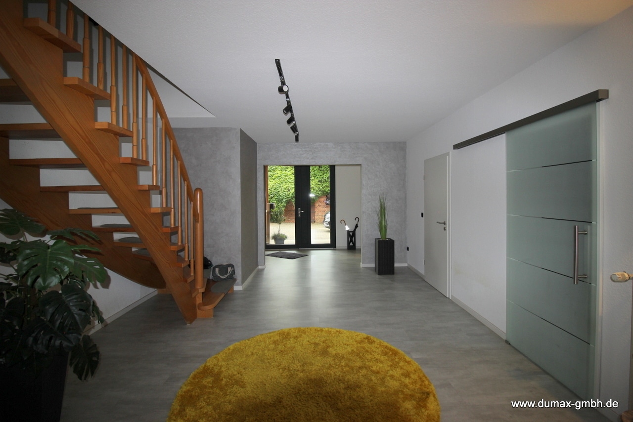 Eingangsbereich mit Gäste WC + Abstellraum (4)
