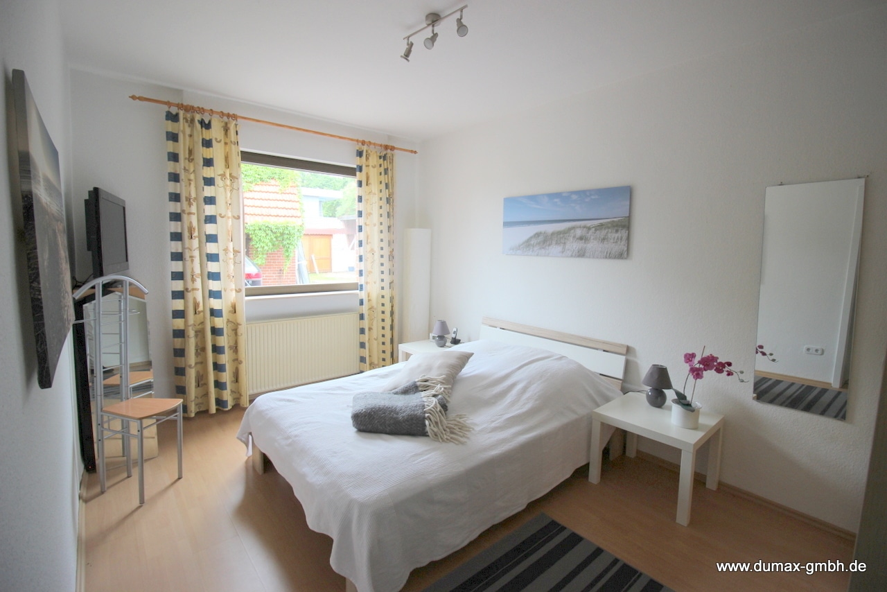 Eingangsbereich mit Gäste WC + Abstellraum (7)