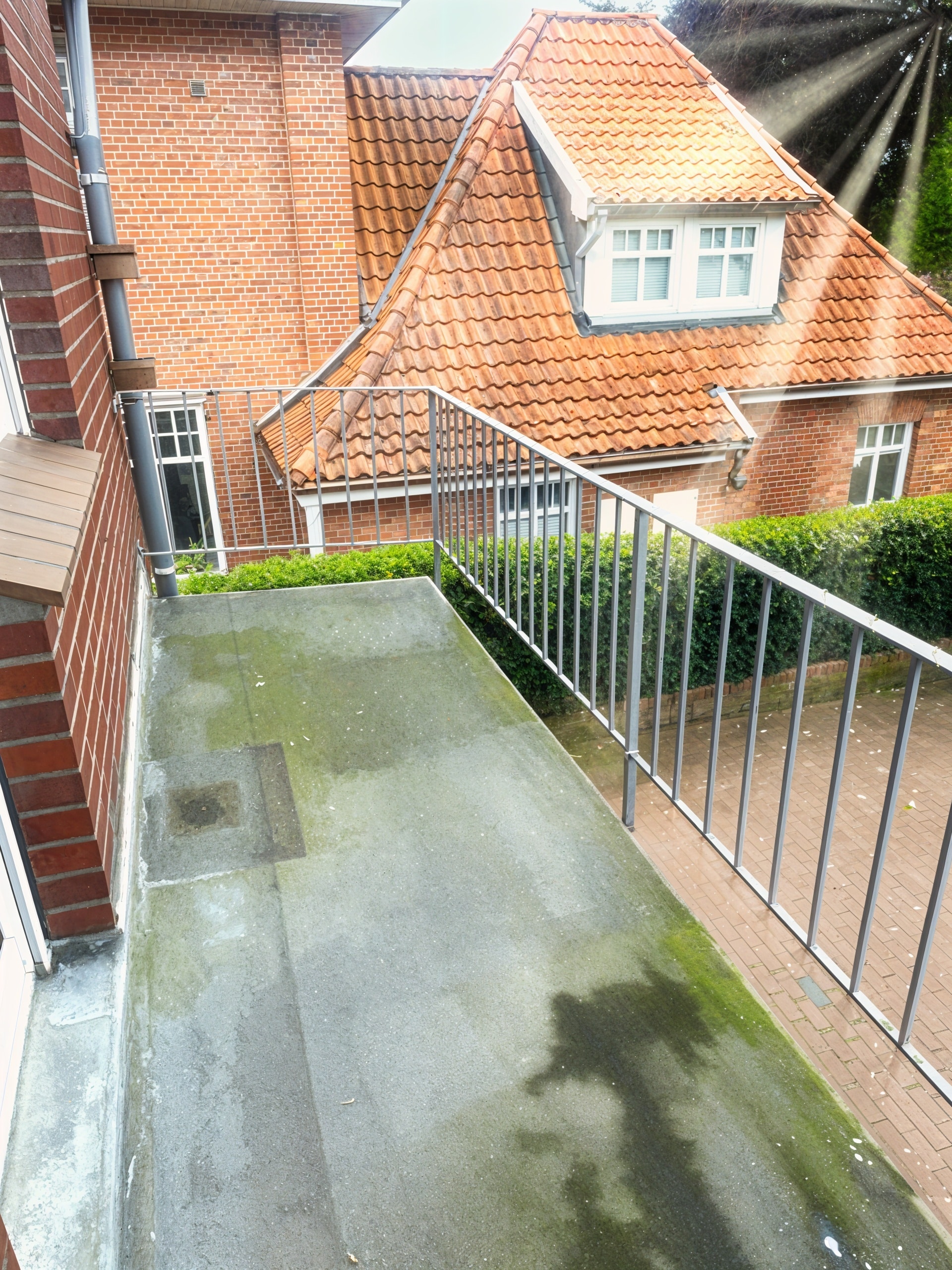 Balkon - Verbessert - (KI generiert)