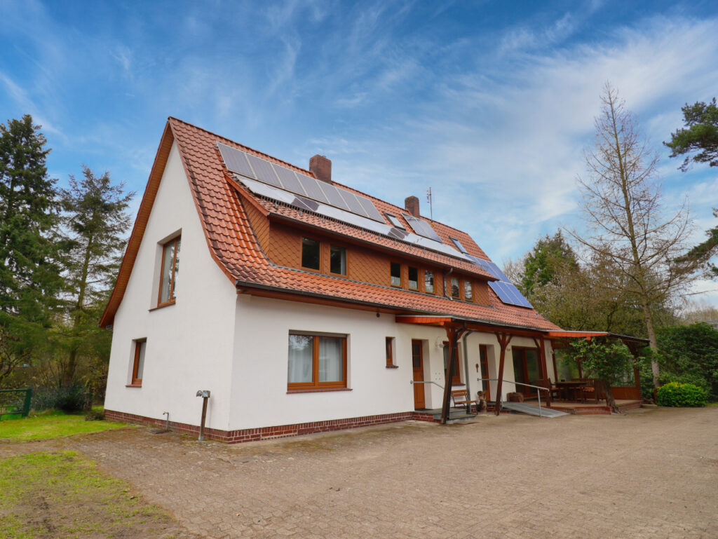 Großzügiges Ein-/Zweifamilienhaus in Barver mit 220 qm, Kamin und großem Grundstück in ruhiger Lage
